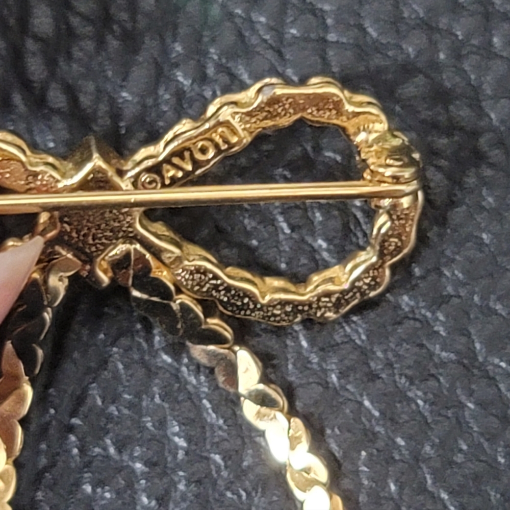 AVON Vintage Bow Brooch, Clear Rhinestones & Goldtone - Vintage, Estate - Picture 5 of 6